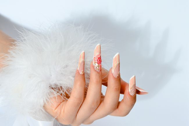 Adesivos de Unhas UV: A Revolução na Manicure Rápida e Duradoura